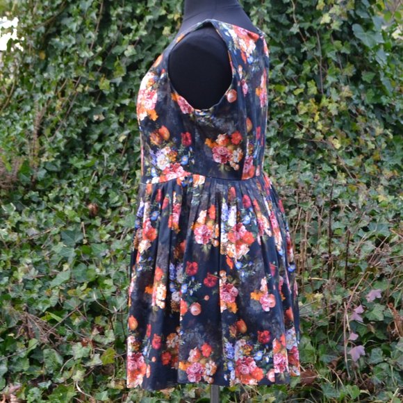 Asos Curve US 16 Floral Pinup Fit and Flare Dress - Picture 7 of 10